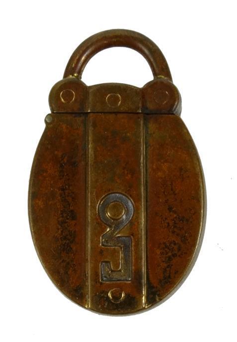 Brass padlock vesta, 4.5cm high : For Condition Reports please visit www.eastbourneauction.com