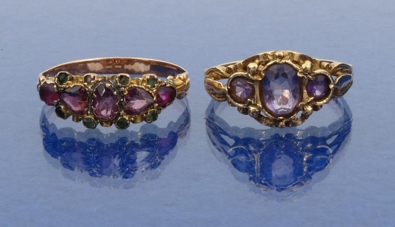 Victorian 9ct gold amethyst ring, size O, and an unmarked gold amethyst and green stone ring, size