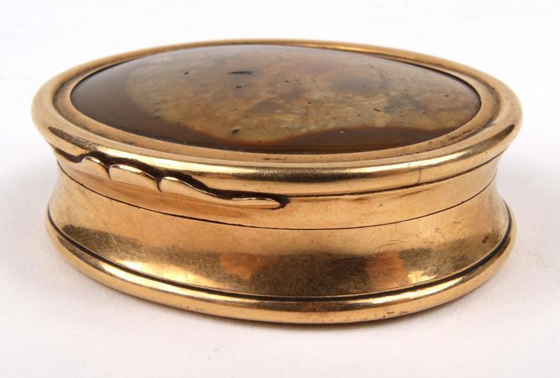 Antique oval gold coloured metal snuff box with polished agate lid and base, unmarked, 5cm in