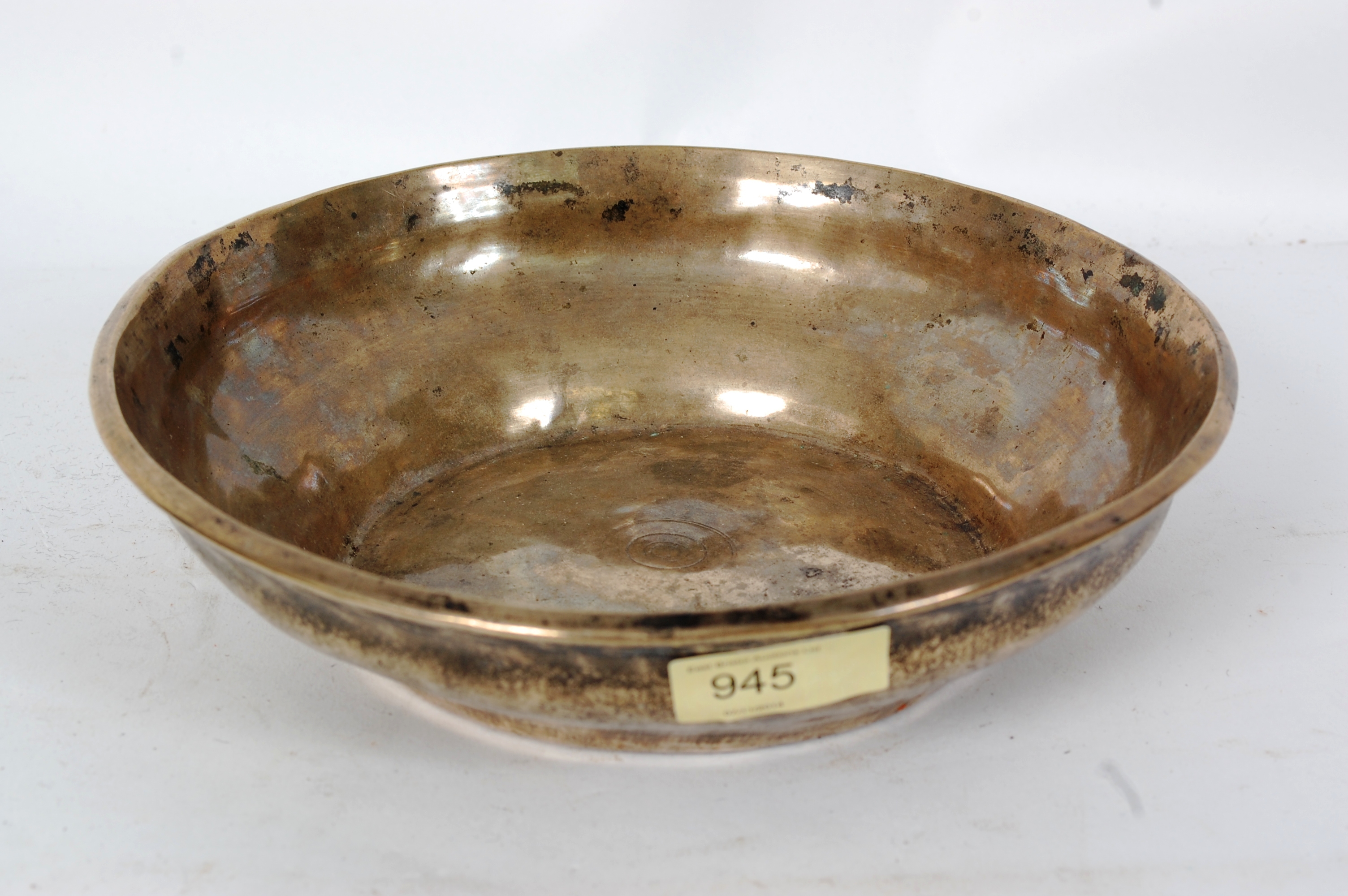 A 19th century bronze Chinese oriental bowl.