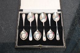 A cased set of 6 silver hallmarked spoons dating to the early 20th century being marked for