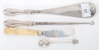 A silver handled crochet hook and shoehorn, Birmingham 1913 together with a Victorian silver chase