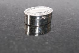 A 925 silver / white metal vintage pill box with embossed lid.  Weight 8 grams