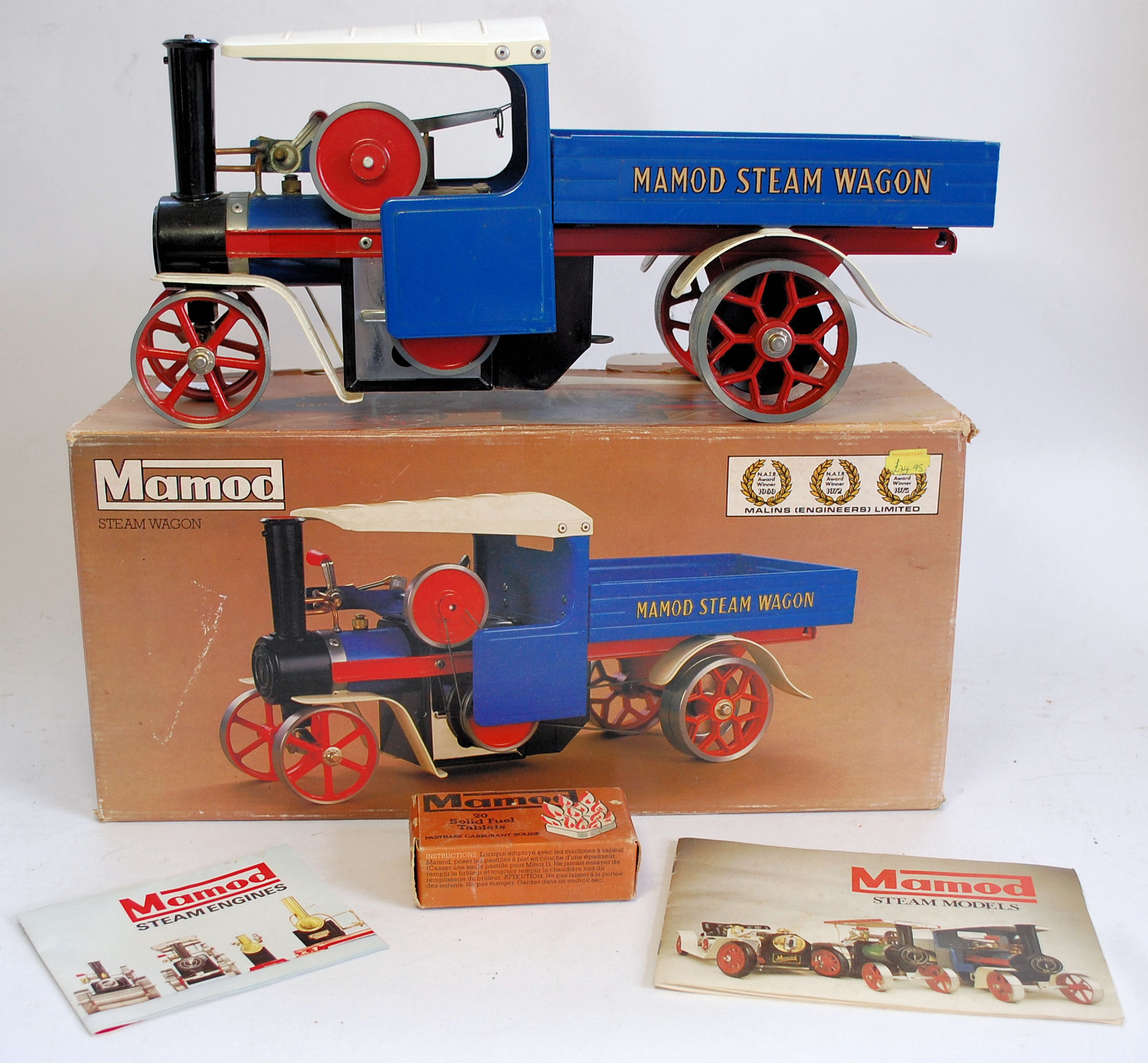 A vintage Live Steam Mamod traction engine SW1 - in original box, with accessories. Blue and cream