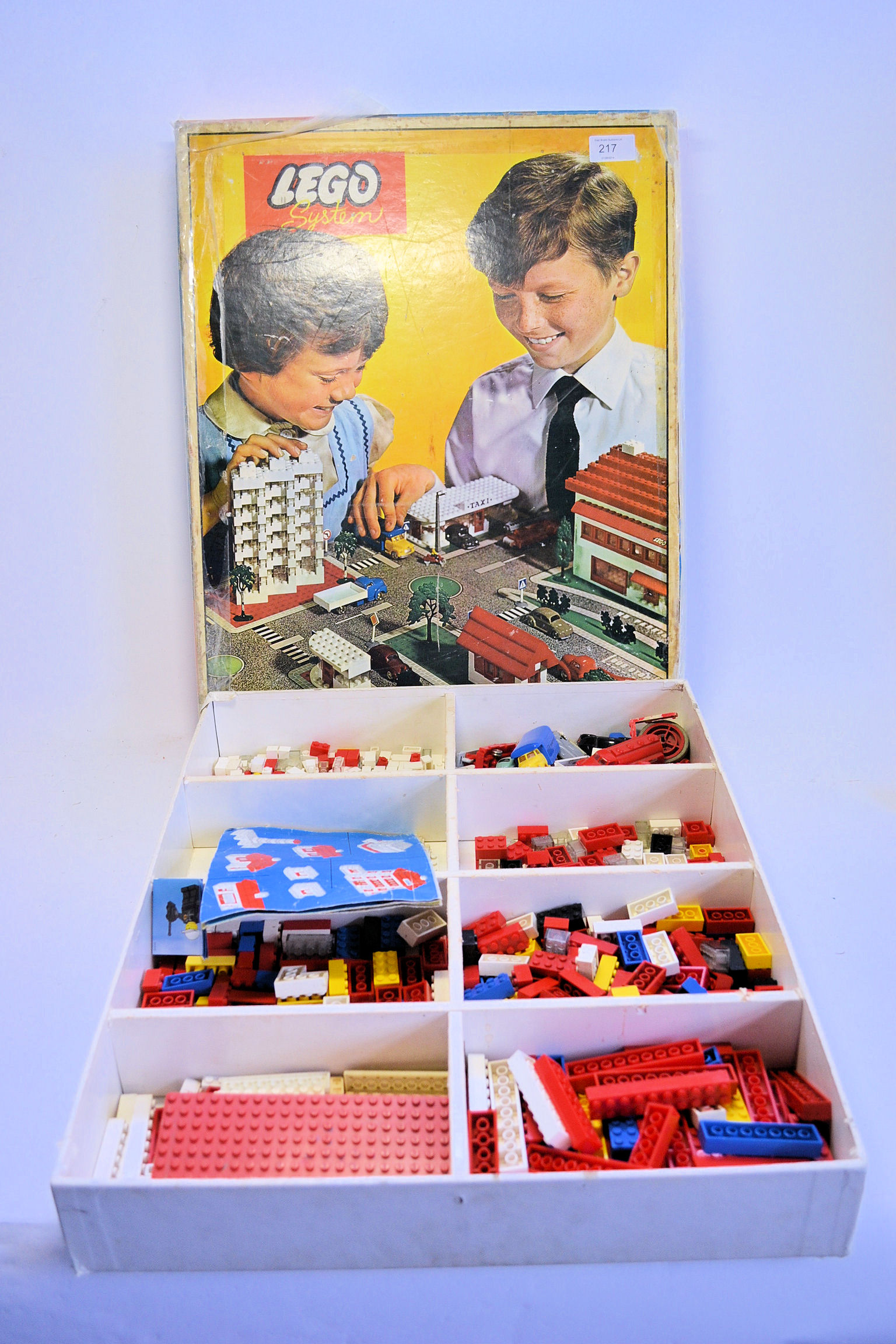 LEGO: A 1960's Lego 810 boxed town set, including original Lego miniature cars, lorrys, VW Beetles