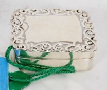 A 20th century white metal silver pill box, stamped 925 to interior with detailing to outer edge.