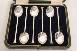 A set of 6 vintage hallmarked sterling silver teaspoons with tapered squared handles extending