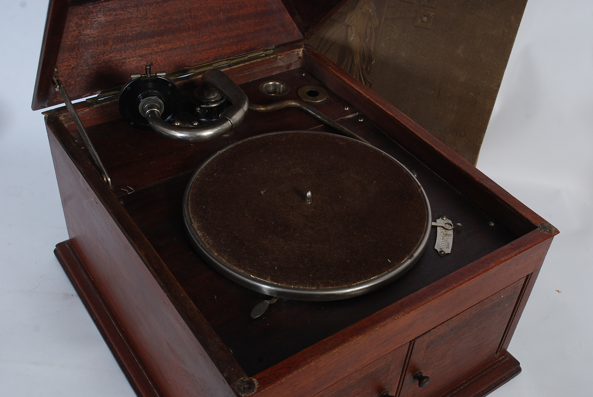 A vintage wind-up gramophone