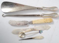 A hallmarked silver shoe horn and crochet hooks together with a silver hallmarked spoon, mother of