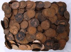 COINS: A large collection of Victorian and later pennies