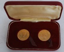 COINS: Two 1968 Queen Elizabeth gold sovereigns in original lined presentation case.