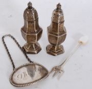 A pair of hallmarked silver pepper pots from Birmingham, early 20th century together with a