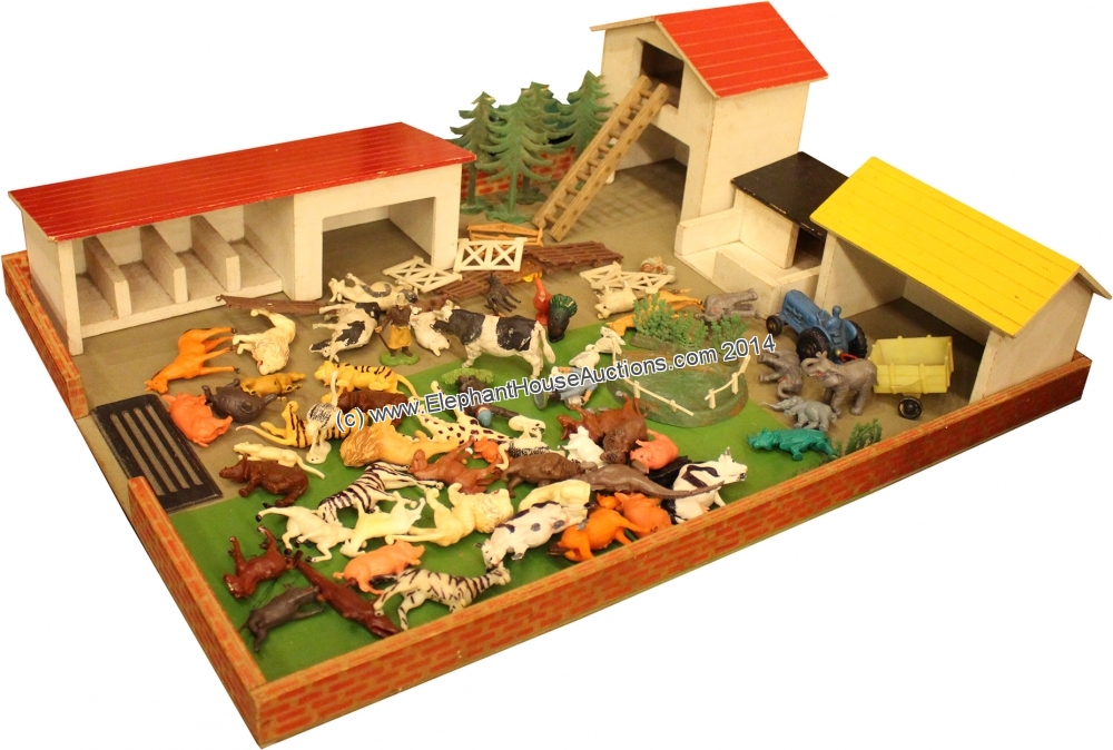 Zoo with Baseboard & Animals
