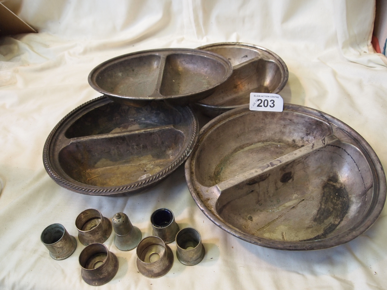 Sale Item:    WALKER & HALL SERVING DISHES   Vat Status:   No Vat   Buyers Premium:  This lot is