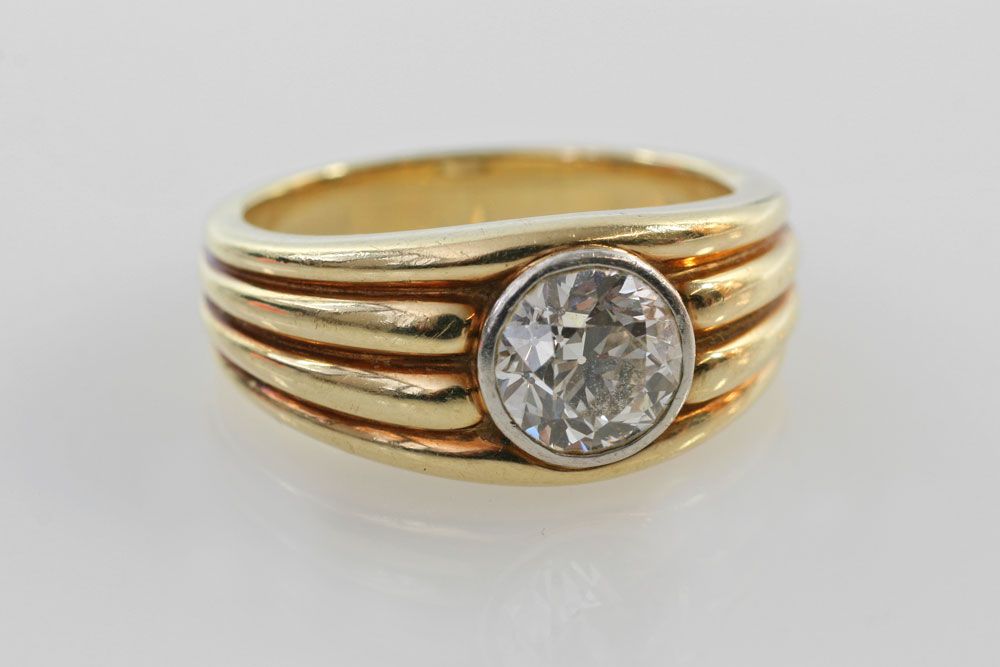 Damenring GW 14 K mit Altschliff Diam. ca. 1,0 cts TCR/vsi, leichter Riss (natural) an Rundiste.