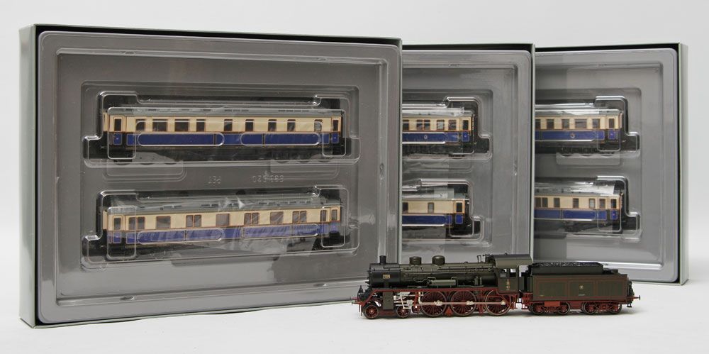 MÄRKLIN Hofzug Kaiser Wilhelm II, digital HO, Nr. 2681. Schnellzuglokomotive S 10 der Königlich