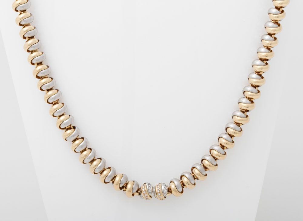 Collier "Isabella Fa" RG 18 K / Pt mit 48 Brill. zus. ca. 0,48 ct TW/if. Länge ca. 43 cm.