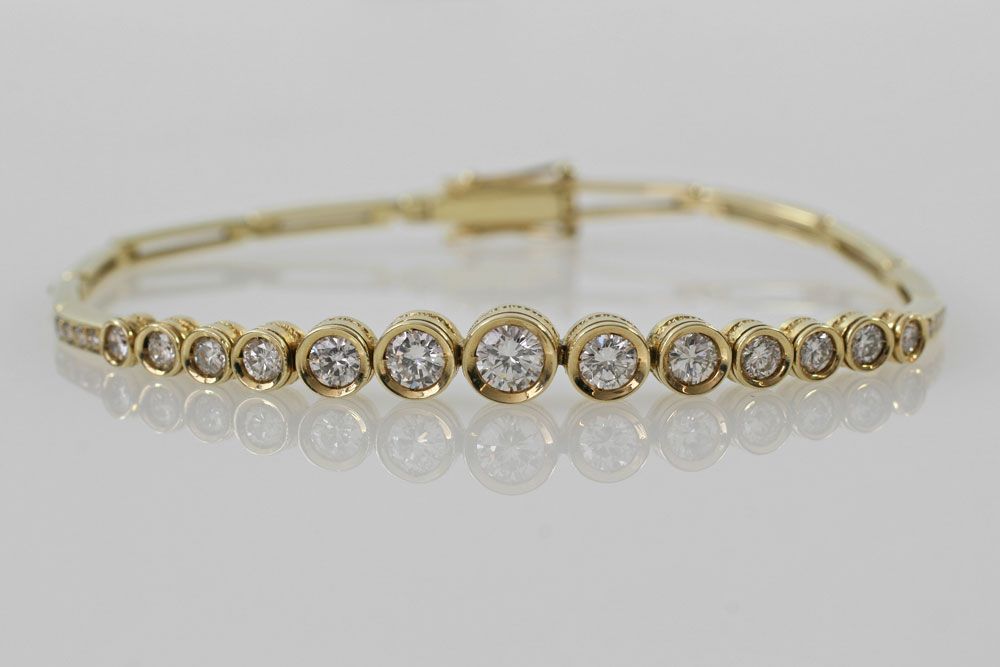 Armband GG 18 K mit Brill. zus. ca. 1,6 cts. Länge ca. 18 cm. Mit Sicherheitsachtern. * Leg. 750/000