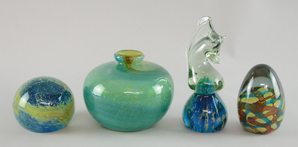 Collection of Mdina glass including vase and sea horse paperweightpaperweight with minor chips, rest