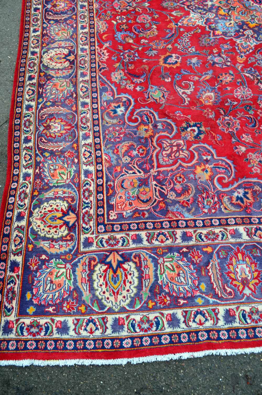 Hand woven persian Tabriz carpet, 100% wool, with multi-coloured design - Image 4 of 7
