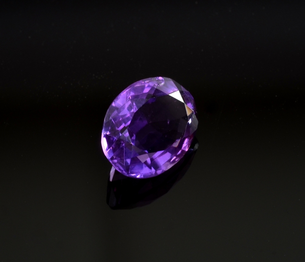 A loose amethyst oval-cut stonedimensions 13.79 x 10.48 x 6.84  - 5 carats