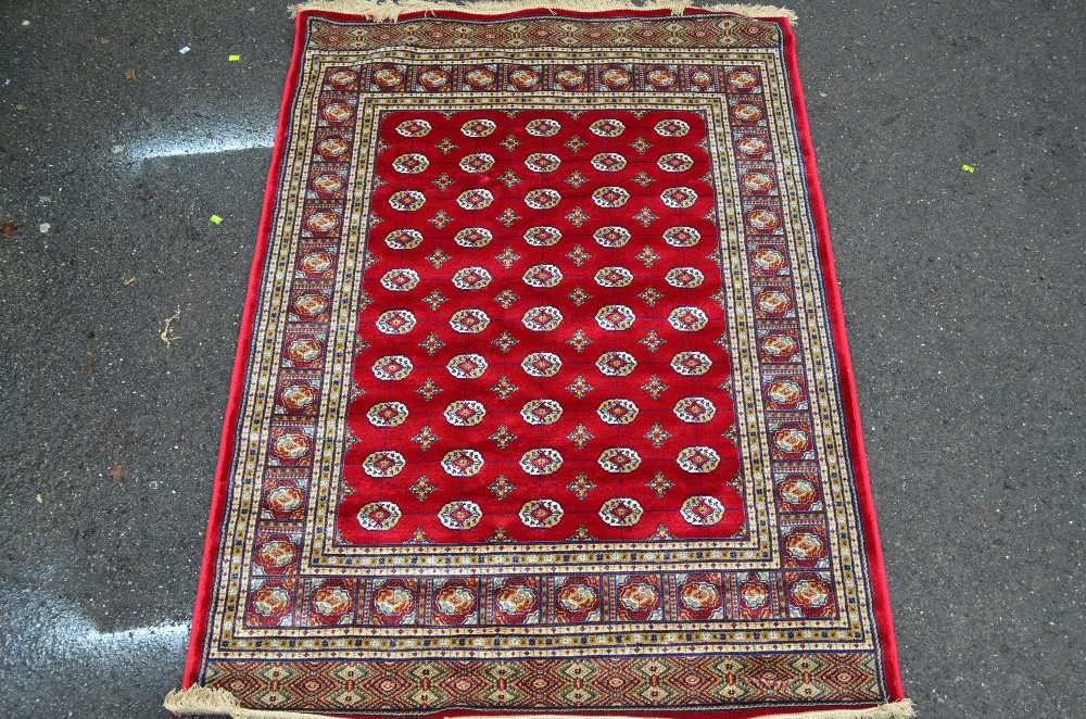 Red ground Kashmir rug with a Bokhara design, 200cm x 140cm - Image 5 of 5