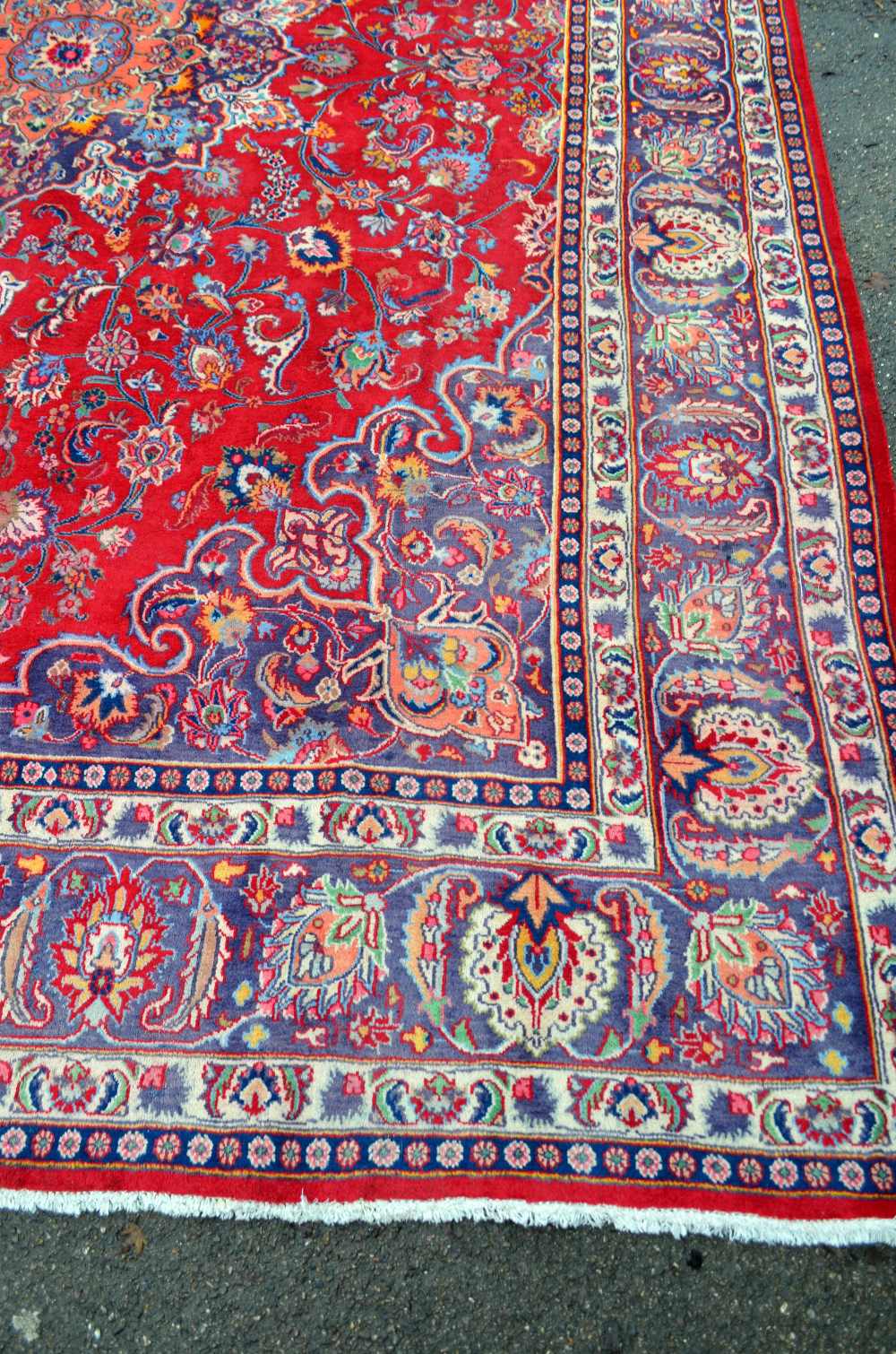 Hand woven persian Tabriz carpet, 100% wool, with multi-coloured design - Image 5 of 7