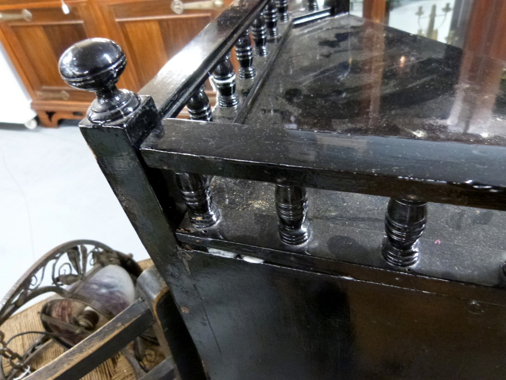 Ebonised corner cupboard in the manner of E. W. Godwin with gilt decorated panels depicting birds - Image 4 of 7