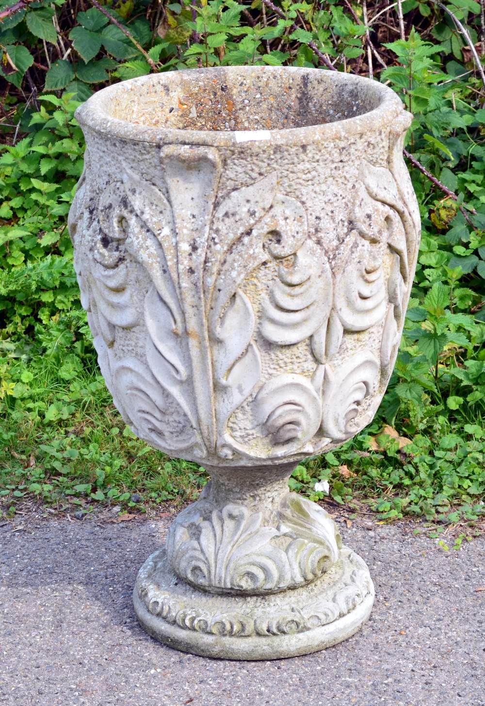 Large composite garden pot 17in. (43cm)