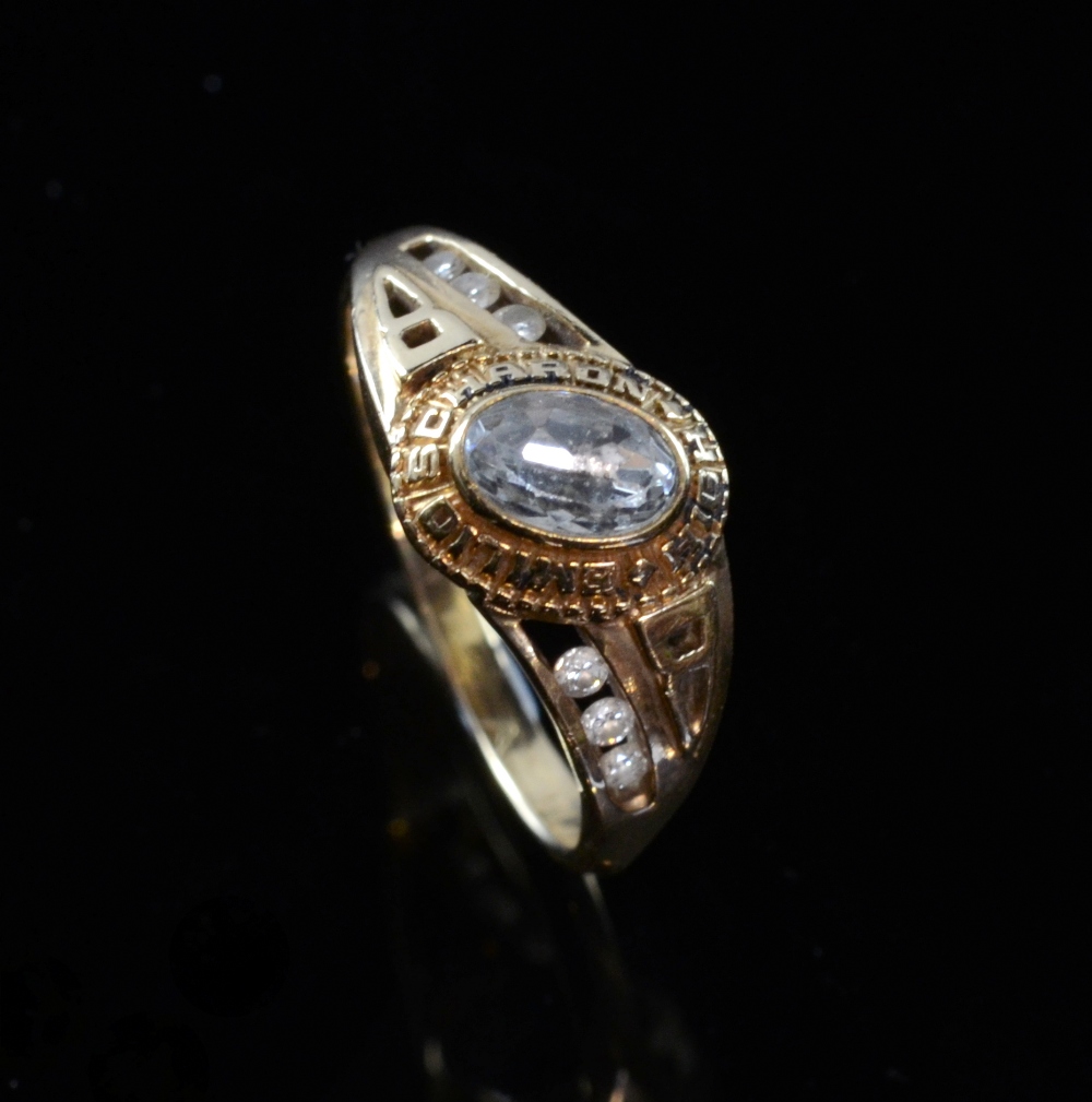 Gold Puerto Rican high school ring