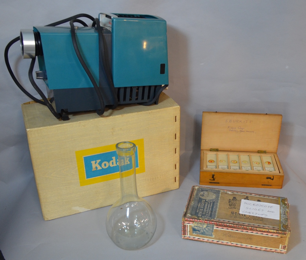 Kodaslide projector 50, together with de luxe film joiner with automatic film scraper, both boxed,