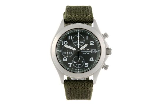 SEIKO - a gentleman`s chronograph wrist watch. Reference 7T62-0AH0, serial  380619. Signed quartz