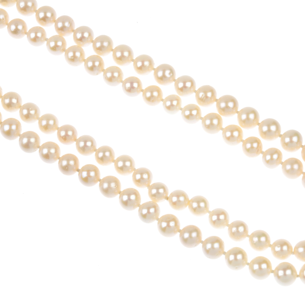 A fresh water cultured pearl necklace, composed of 120 freshwater cultured pearls, measuring 10mms.