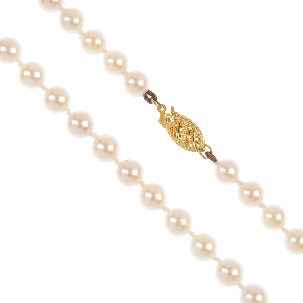A cultured pearl single-strand necklace, comprising sixty-eight cultured pearls, measuring