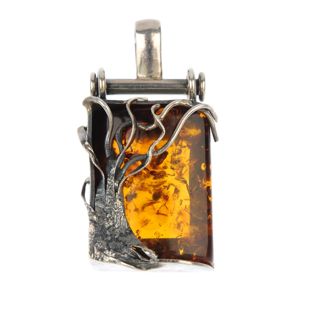A selection of amber jewellery, to include a silver rectangular-shape amber pendant, with overlaid