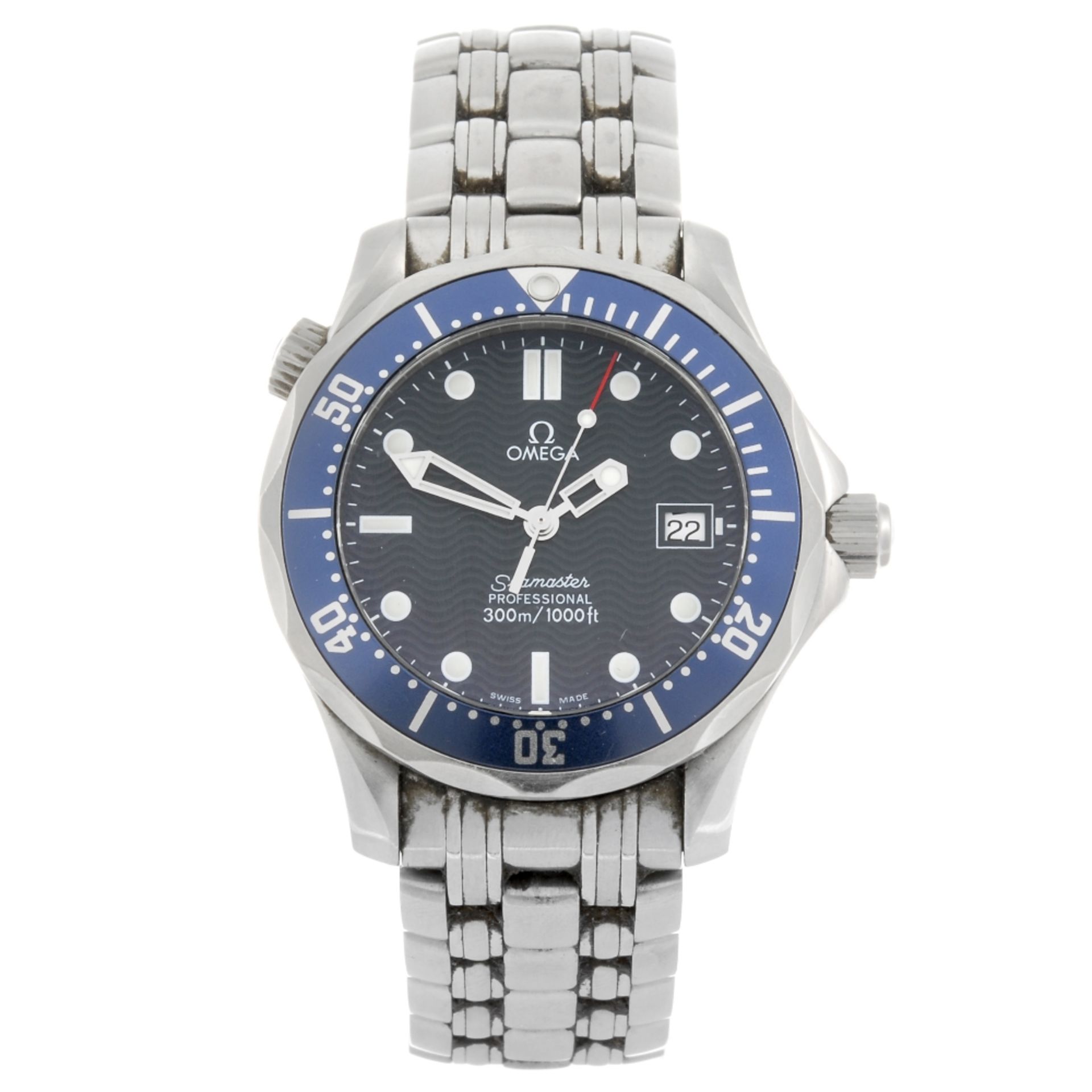 OMEGA - a mid-size Seamaster Professional bracelet watch. Numbered 59205710. Signed quartz calibre