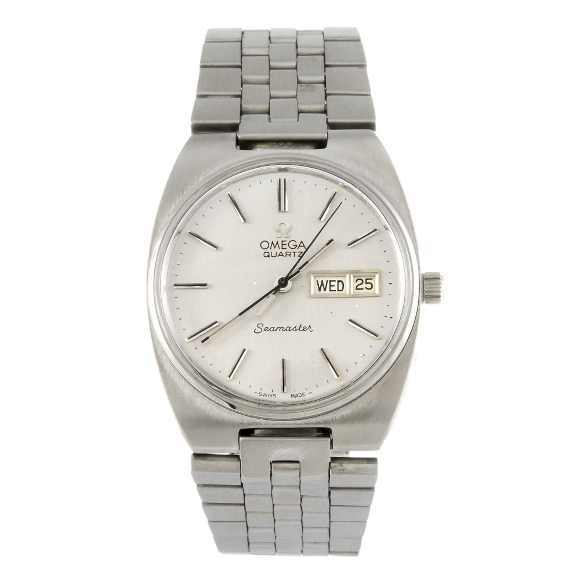 OMEGA - a gentleman`s Seamaster bracelet watch. Numbered 1960084 3960853. Signed quartz calibre