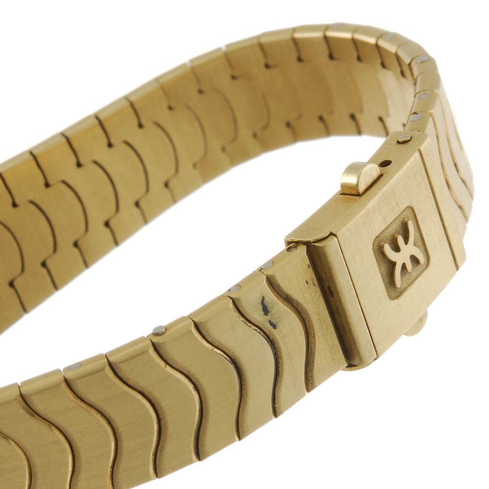 EBEL - a lady`s Classic Wave bracelet watch. Numbered 2369 866902X. Signed quartz movement. Gilt - Image 4 of 4