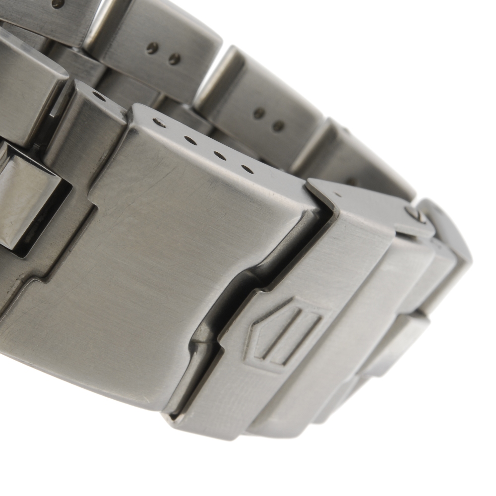 TAG HEUER - a gentleman`s 2000 Exclusive chronograph bracelet watch. Reference CN1110, serial - Image 4 of 4