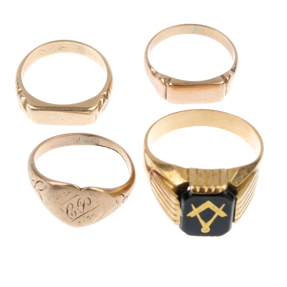 A collection of four rings. To include a Masonic signet ring, an engraved heart ring, together with - Image 2 of 4