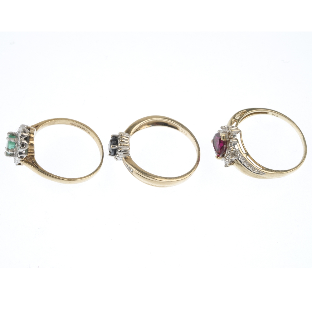 A selection of three 9ct gold gem-set cluster rings. To include an emerald and diamond ring, a - Image 3 of 4