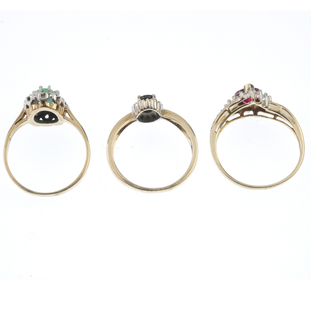 A selection of three 9ct gold gem-set cluster rings. To include an emerald and diamond ring, a - Image 4 of 4