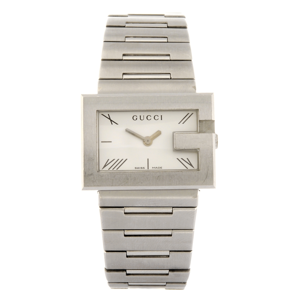 GUCCI - a lady`s 100L bracelet watch. Numbered 10950377.Signed quartz movement. Silvered dial with