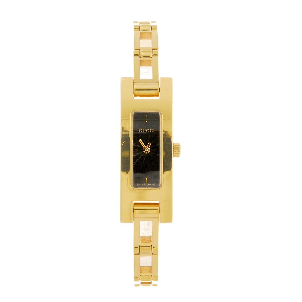 GUCCI -  a lady`s 3900L bracelet watch. Numbered 0326102. Signed quartz movement. Black dial with