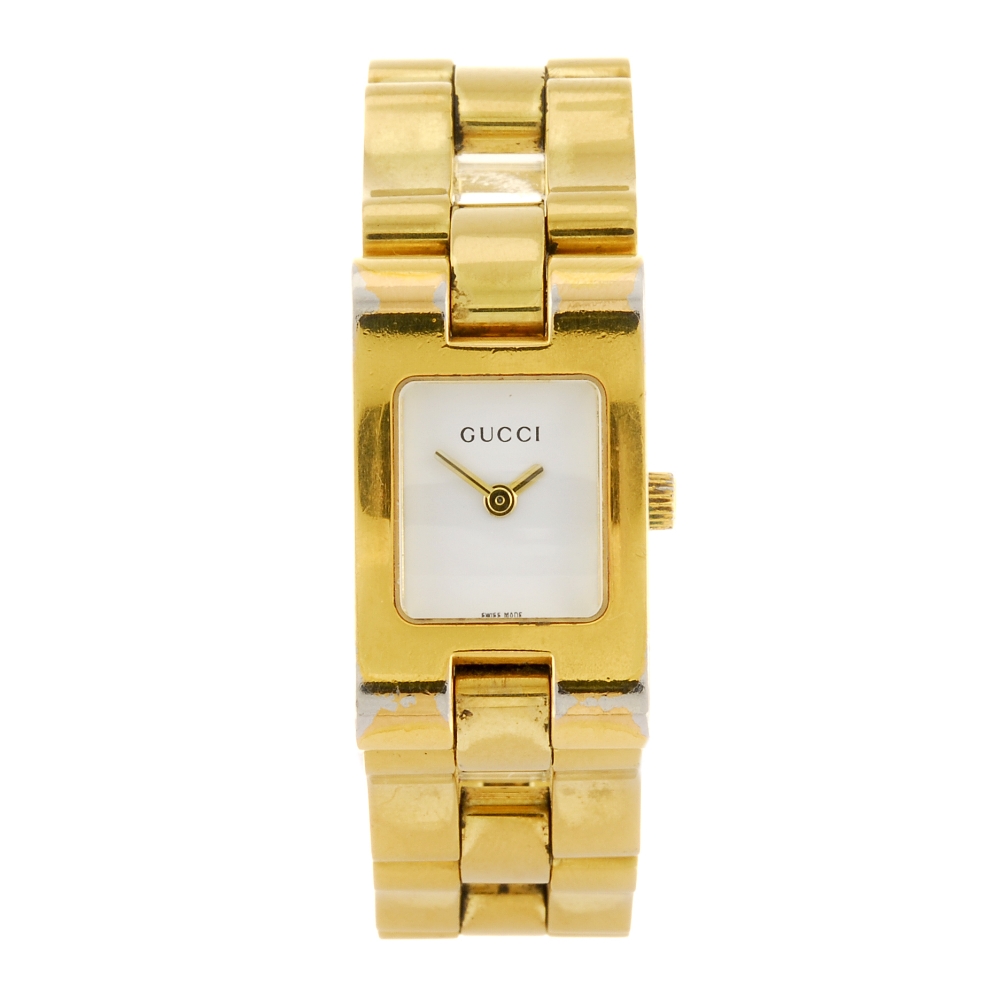 GUCCI - a lady`s 2305L bracelet watch. Numbered 0045834. Signed quartz movement. White dial. Gold