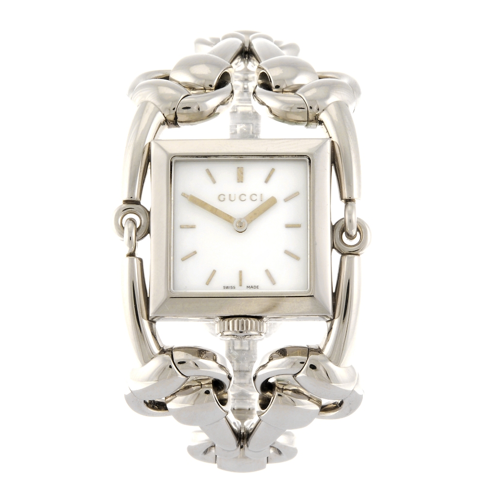 GUCCI - a lady`s Signoria bracelet watch. Numbered 116.3 11439877. Signed quartz movement. Mother-