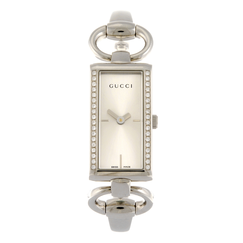 GUCCI - lady`s 119 bracelet watch. Numbered 11587946. Signed quartz movement. Silvered dial with