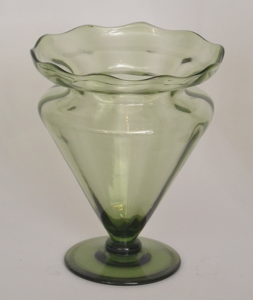 Stuart & Sons - A large early 20th Century vase with a circular spread foot, twisted knop stem and
