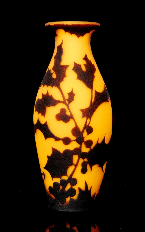 Richard Cameo - Loetz - An early 20th Century cameo glass vase of slender baluster form with flared