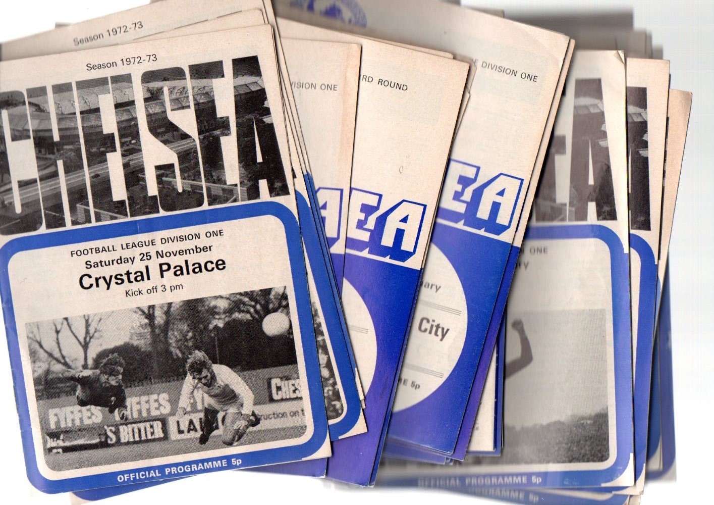 Chelsea Football Programmes: Large collection of home programmes 1951-1970s covering a variety of